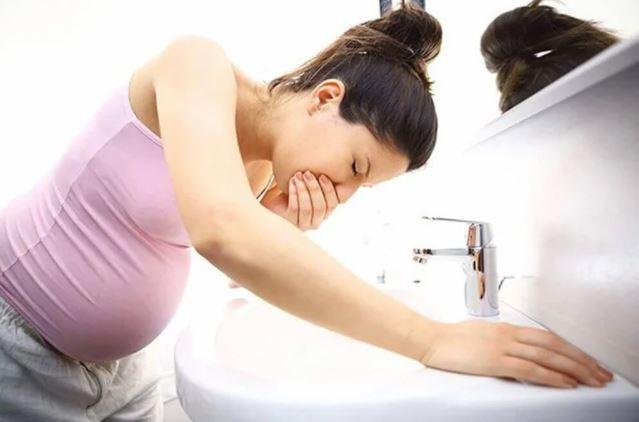 Trào ngược dạ dày ở bà bầu gây ảnh hưởng đến sức khỏe của cả mẹ và thai nhi 